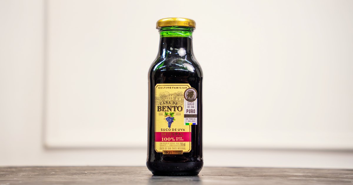 Copa de jugo de uva tinto